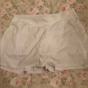 White lululemon pace rival skirt